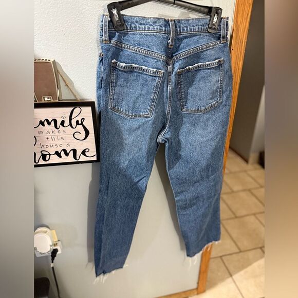 Universal Thread Vintage Straight Jeans Distressed Women's Size 6 - Picture 3 of 8